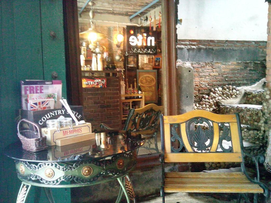 Cafe De Baan Raow Hotel Bangkok Kültér fotó