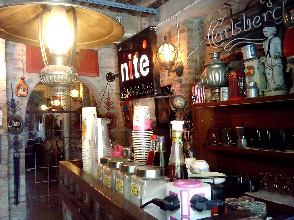 Cafe De Baan Raow Hotel Bangkok Kültér fotó