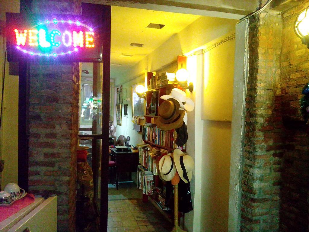 Cafe De Baan Raow Hotel Bangkok Kültér fotó